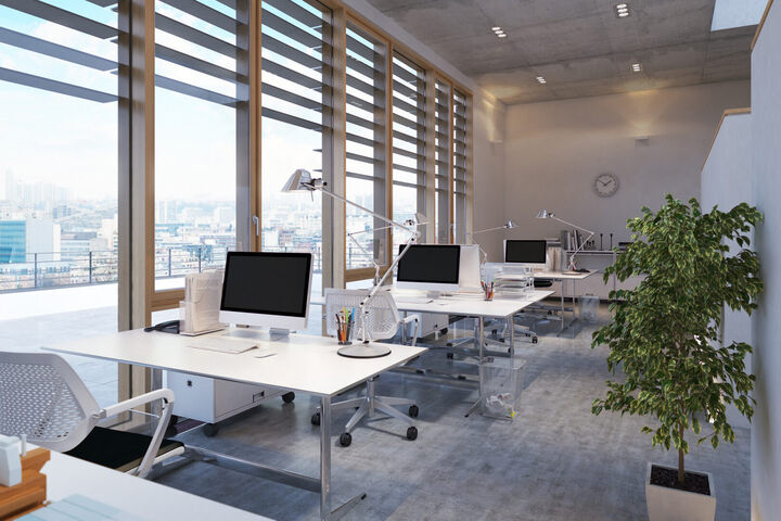 Großzügige 3D-Visualisierung eines Open-Space-Büros mit Steelcase-Arbeitsplatzsystemen, modernen Drehstühlen und strukturierter Raumaufteilung in heller Umgebung