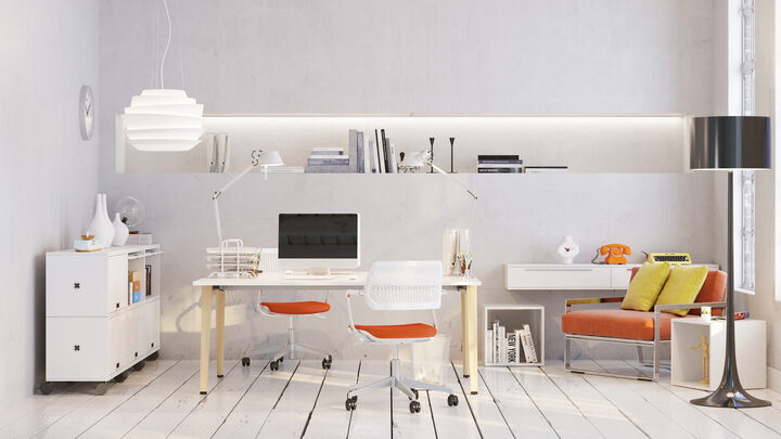 3D-Visualisierung eines modernen Steelcase-Büros mit weißen Möbeln, minimalistischer Ausstattung, Akzentfarben in Orange und ergonomischen Drehstühlen